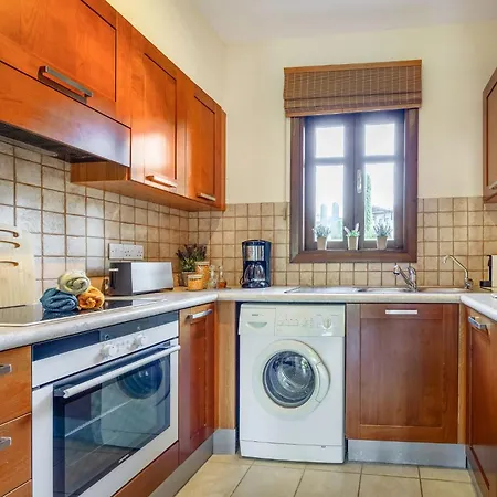 Zc02 Adjacent To Aphrodite Hills- Communal Pool, Garden Appartement *