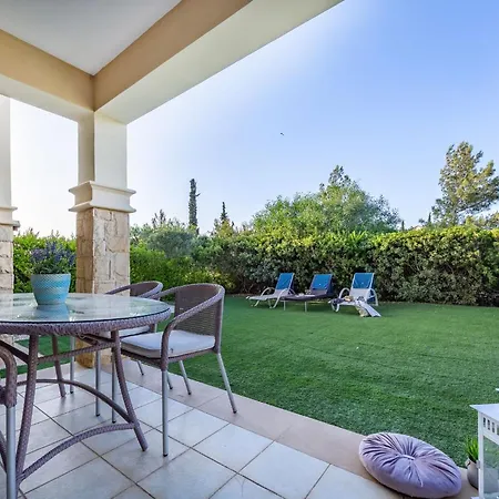 דירה Zc02 Adjacent To Aphrodite Hills- Communal Pool, Garden