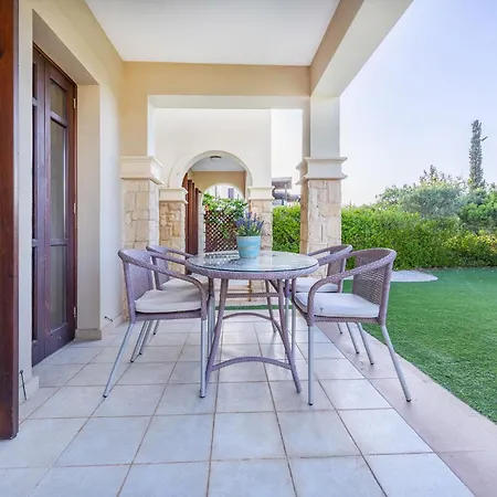 דירה Zc02 Adjacent To Aphrodite Hills- Communal Pool, Garden *