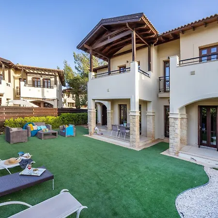 شقة Zc02 Adjacent To Aphrodite Hills- Communal Pool, Garden